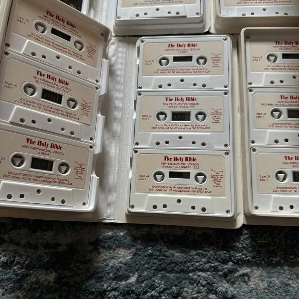 The Holy  Bible New International Version Old testament Tape 1-48 - Picture 2 of 8